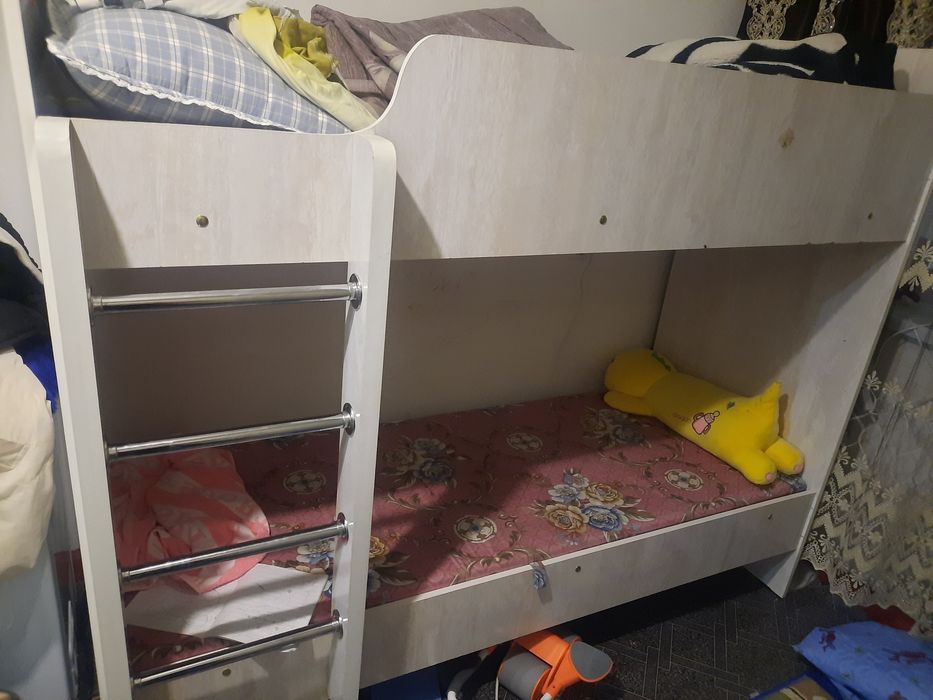 Двухьярусная кровать
