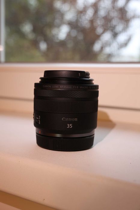 Canon EOS R50 + 4 obiective RF/RF-S – pachet complet, stare foarte bună