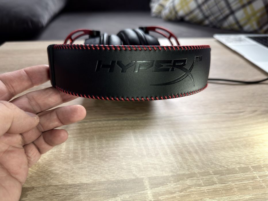 HyperX Cloud Alpha в червено и черно