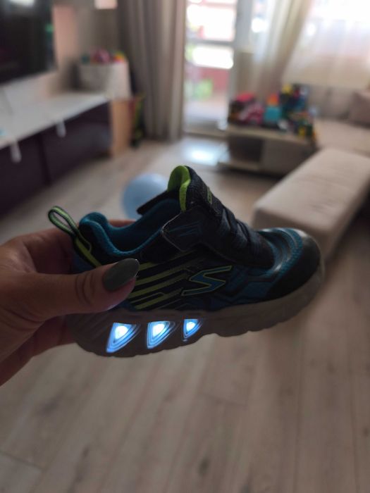 Бебешки светещи маратонки