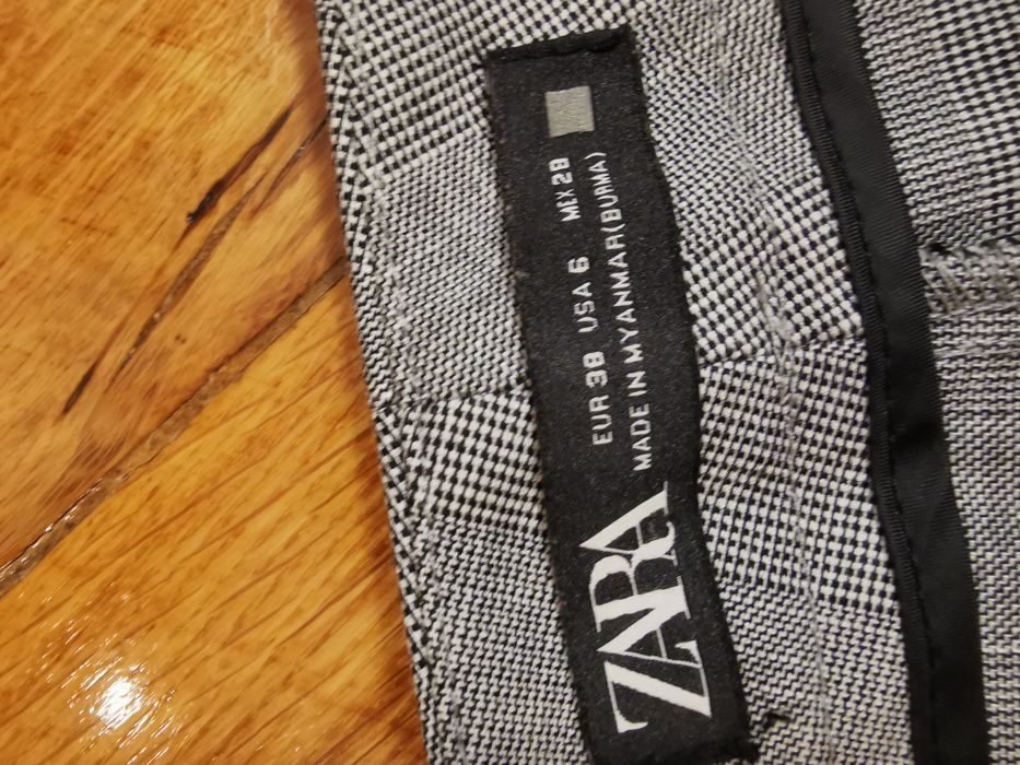 Дамски костюм на ZARA