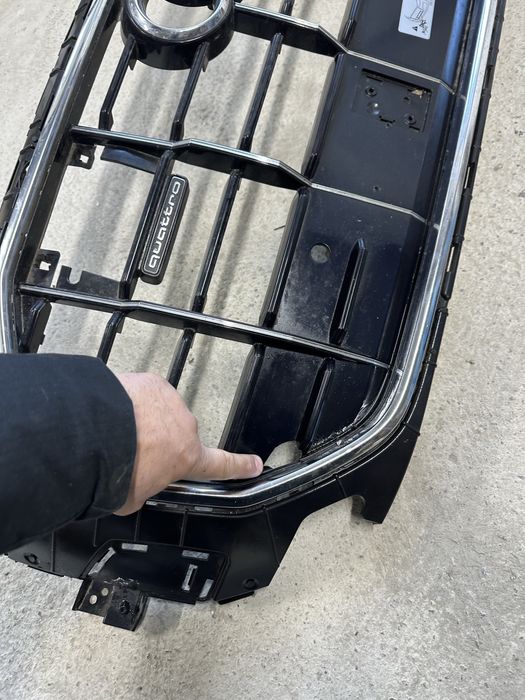 Grilă radiator audi q8.cod:4m8853651.D.