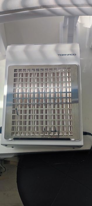 Настольная вытяжка для маникюра