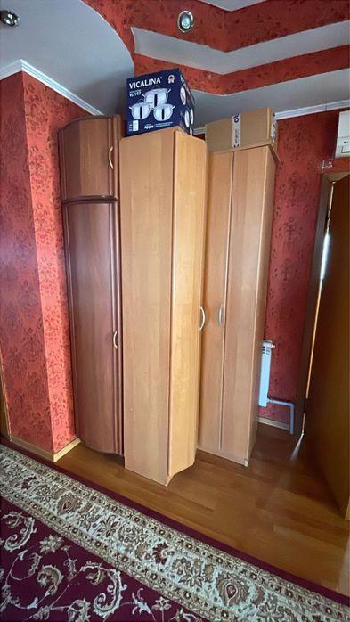 Продам угловой шкаф с полками из разных видов и материалов