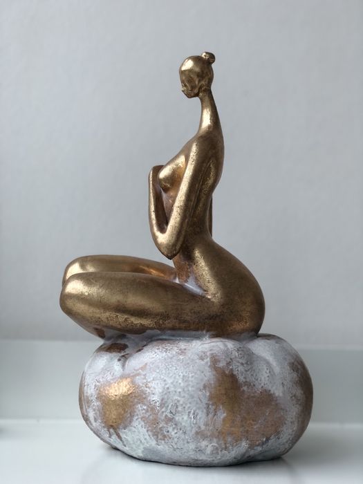 Статуэтка девушка 25000т