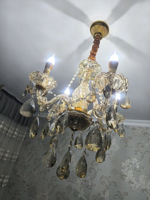 Продаю хрустальную люстру