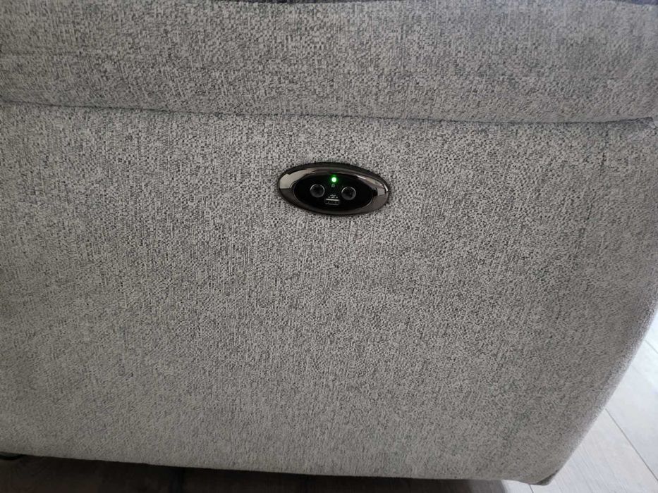 Светло сив фотьойл от плат с електрически релаксиращ механизъм