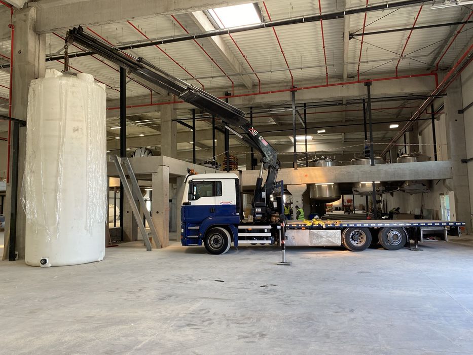 Transport Camion Cu Macara
