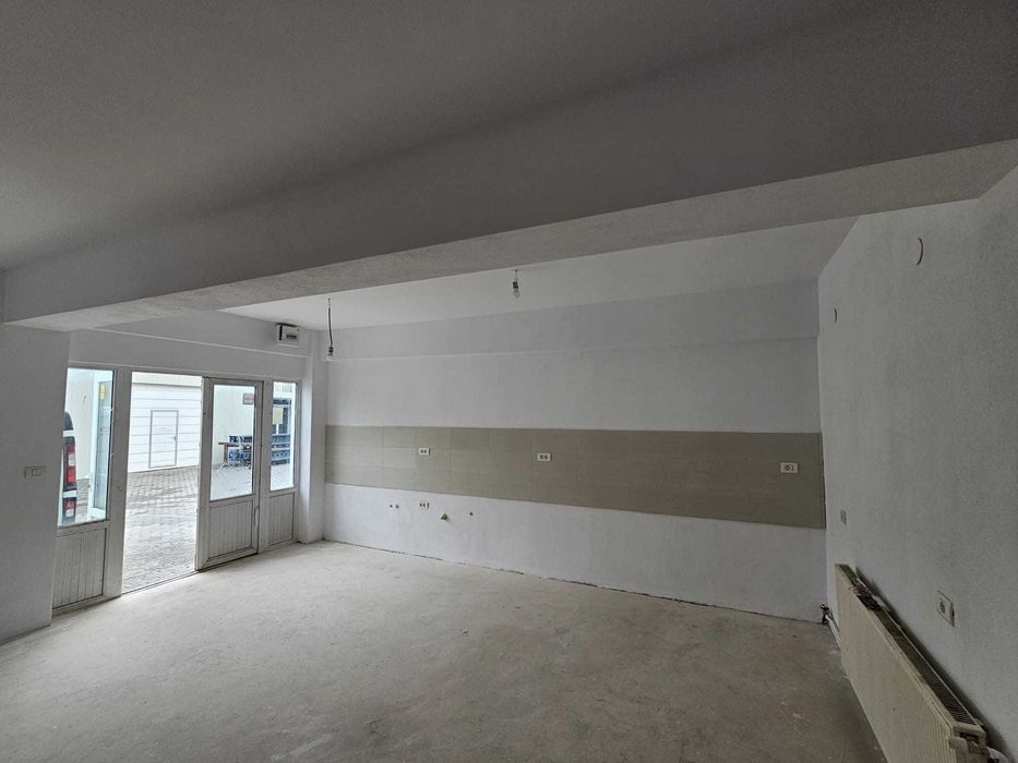 Particular inchiriez spatiu comercial cu vad si parcare in curte