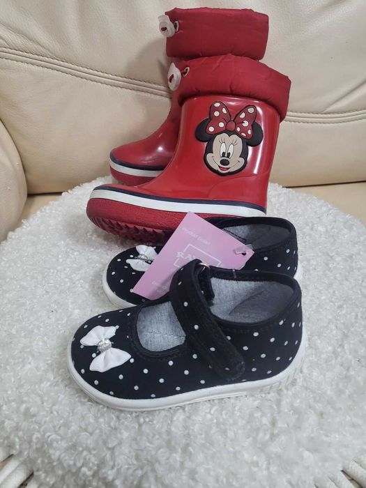 Нови детски пантофи и подарък гумени ботуши