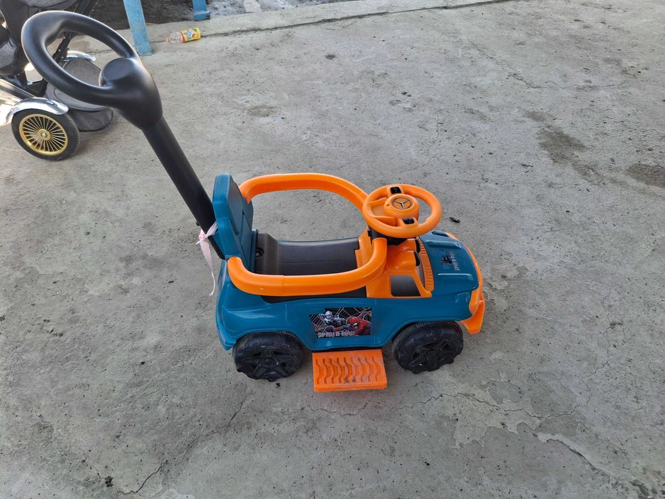 Детская машина с ручкой