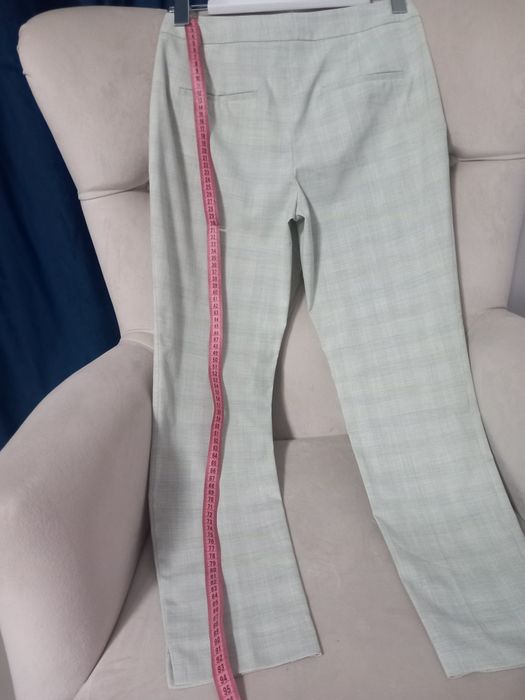 Pantaloni subtiri conici in carouri verde menta matimea 34 Zara