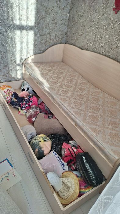 Кровать с матрацем 2 шт одинаковые