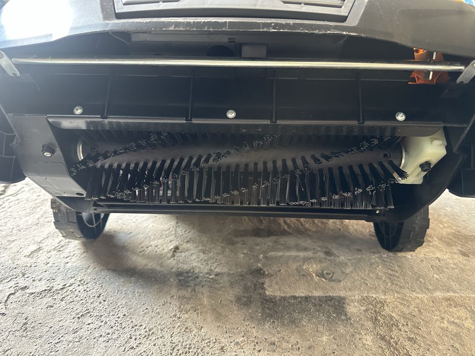 Perie de măturat Wolf Lawn, pentru gazon artificial și curte, 1600W, lățime 380mm, sac de colectare 45L