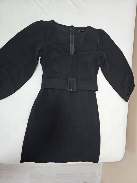 Черна прилепнала рокля