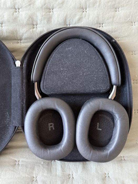 Bowers & Wilkins Px8