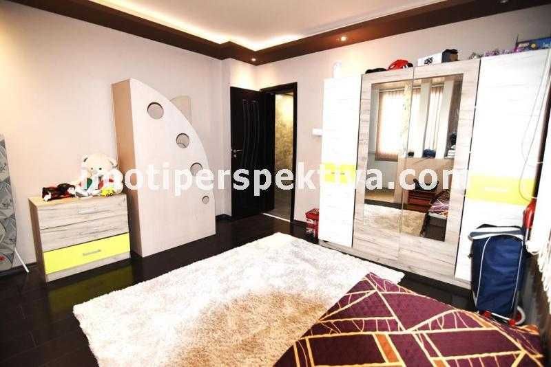 Продава се Тристаен апартамент в Пловдив, Христо Смирненски - 180 кв.м за 453 €/кв.м - Снимка #5