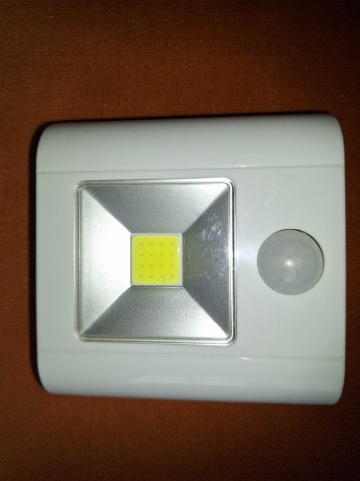 Lampa LED – LIFE cu senzor de miscare, cu magnet, 50 lumeni,  3xAAA