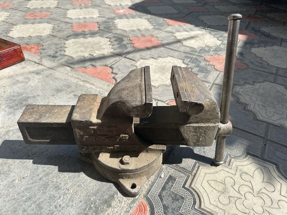 Тиски советские 1990 года