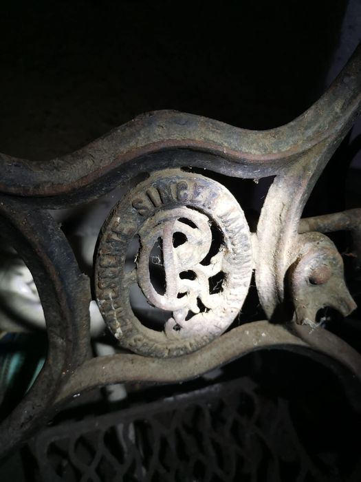 Mașină de cusut Singer