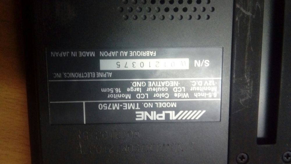 Мониторы в подголовники ALPINE