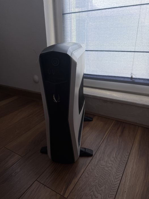 Геймърски компютър Zotac Mek1 Mini