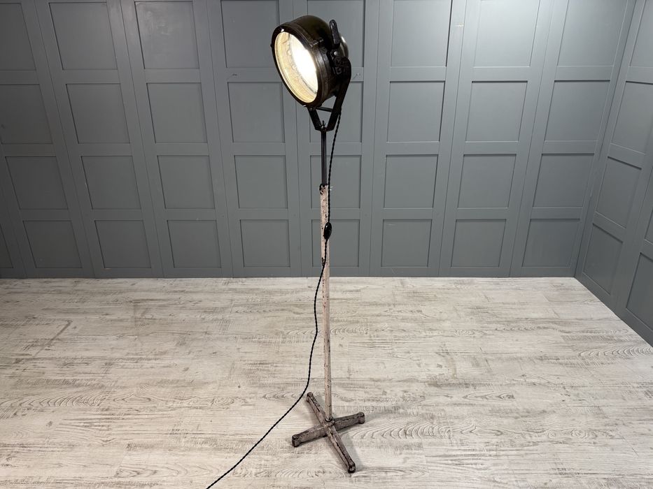 Лампион в индустриален стил - фар от танк Р398