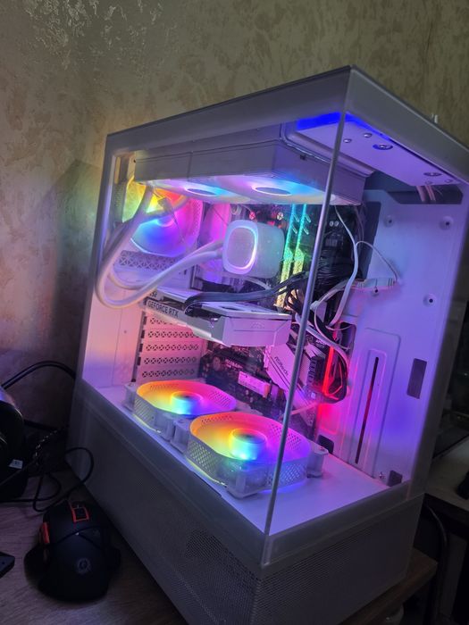 Нов геймърски компютър RTX 5060 | Ryzen 7 5700 | 16gb ram | NVMe
