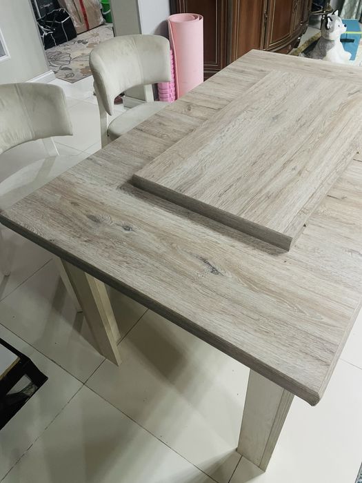 Кухлнный стол со стульями