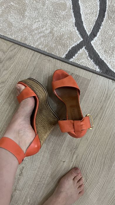 Продам босоножки скала