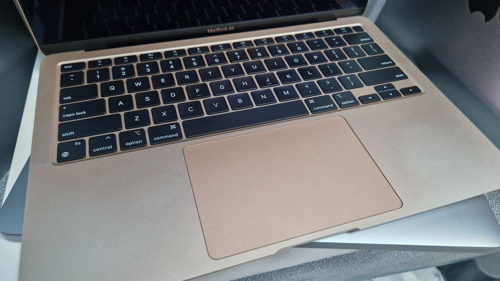 Apple MacBook - заключени, за части