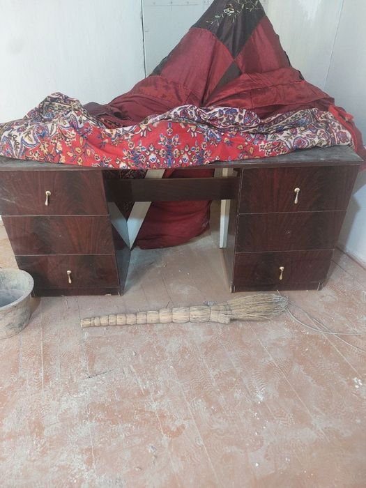 Mebel sotiladi holati juda yaxshi  hamma narsasi birga
