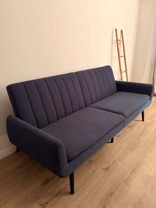 Canapea albastru bleubarin