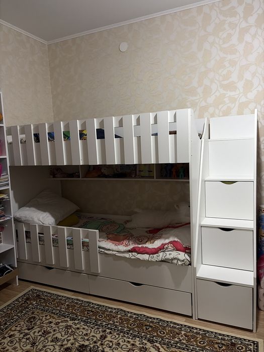 Продам детскую двухъярусную кровать