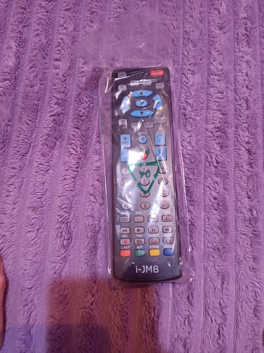 Vând telecomanda noua ne folosită