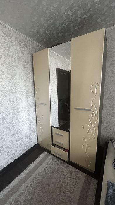 Продать спальный  гарнитур