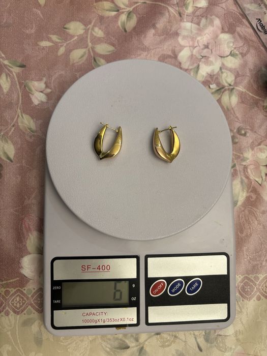 Продам золотые серьги