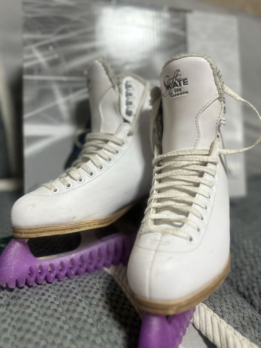 Продам Профессиональные коньки Jackson
