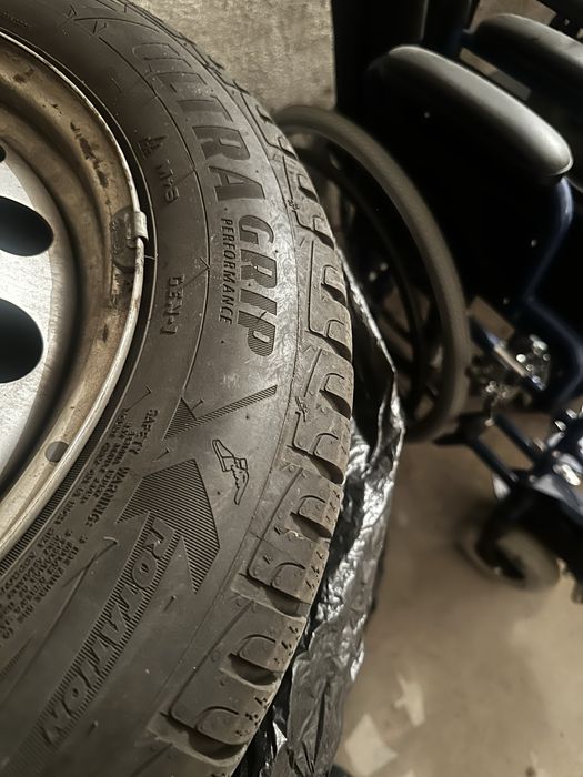 Комплект 4 бр. стоманени джанти 16" със зимни гуми Goodyear 205/60 R16