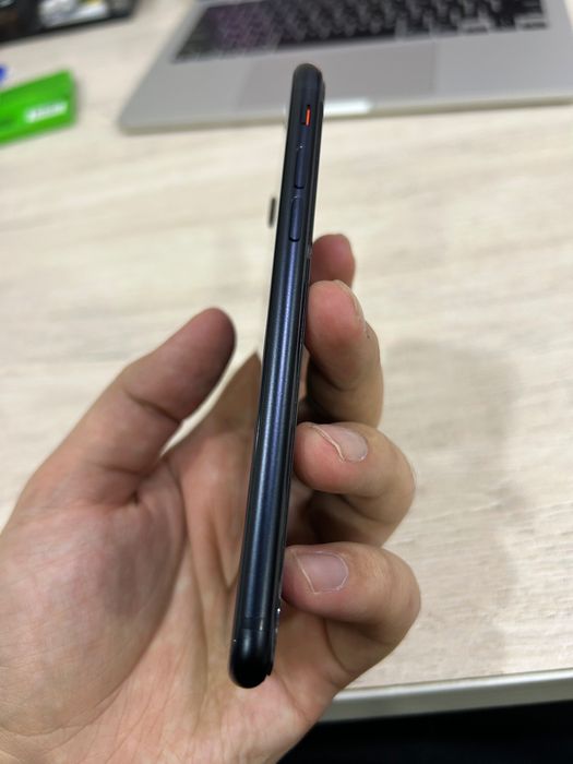 Iphone SE 64gb / black / Емкость 100 /Оригинал