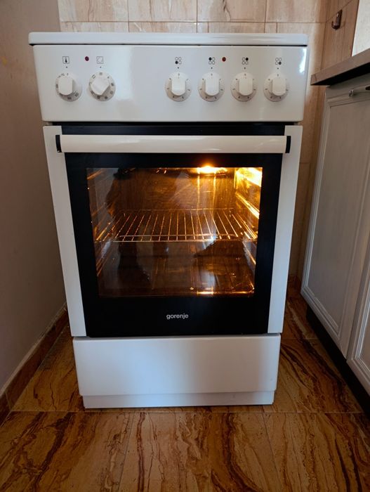 Готварска печка Gorenje със стъклокерамичен плот – Напълно работеща