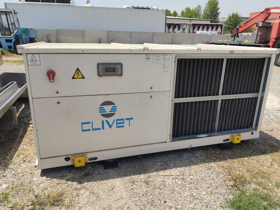 Продавам климатична инсталация