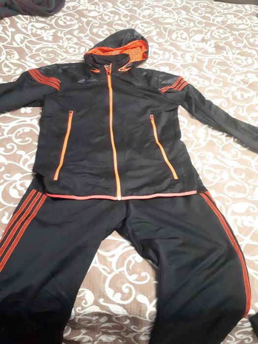 Продам мужские спортивные костюмы в отличном состоянии