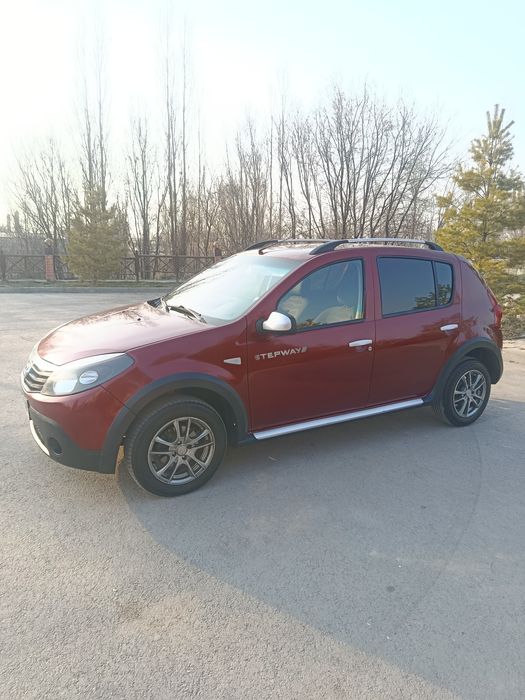 Продам RENAULT SANDERO Stepway 2014г