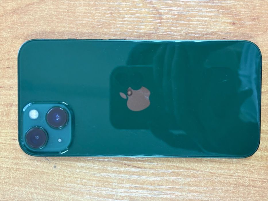 iPhone 13 зелёного цвето
