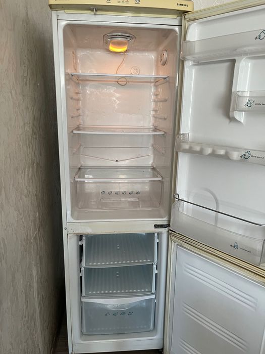 Холодильник Samsung