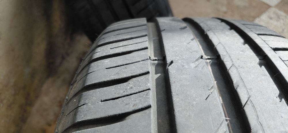 Vand 4 jante  205 60 R15  cu anvelope vara