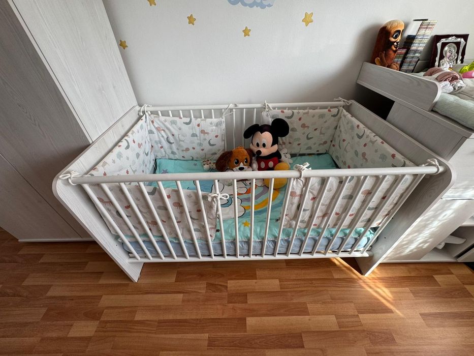 Set mobilă: Dulap + Pătuț copii cu saltea
