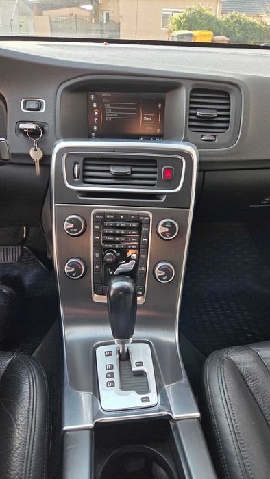 VOLVO S60 2010 — imagine 5