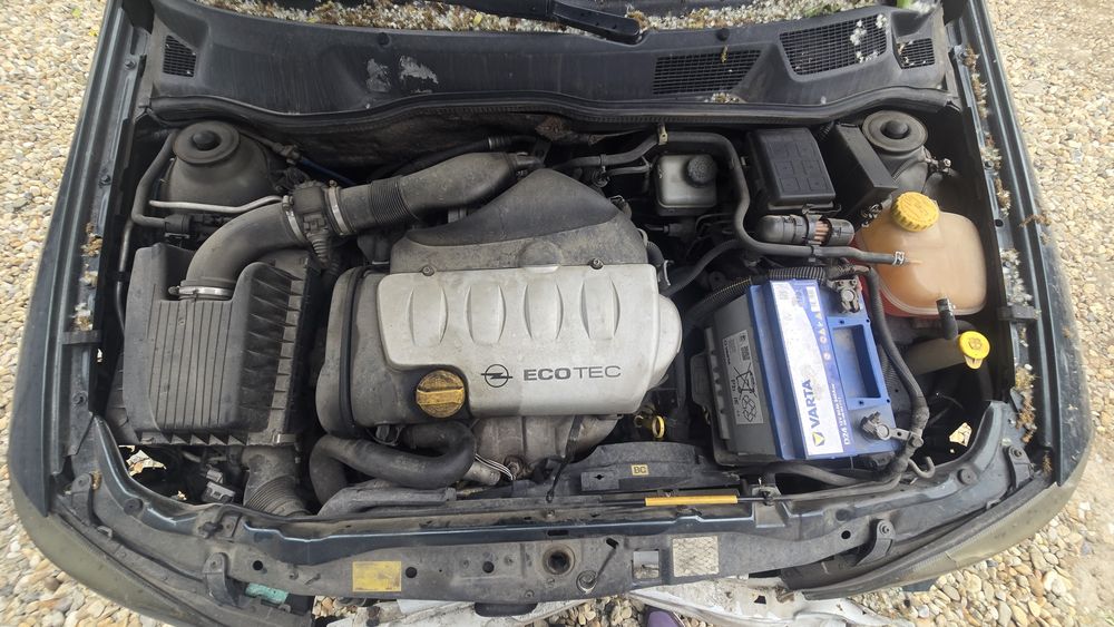 Opel astra bertone jante aliaj motor cutie caseta Scaune sport volan interior aripa aripi bara spate stopuri stop usi usa electromotor alternator 1.8